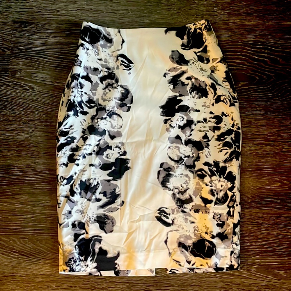 Floral white skirt